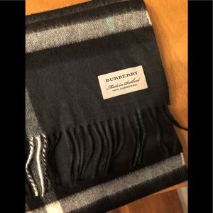 💚 authentic Burberry green cashmere check scarf!